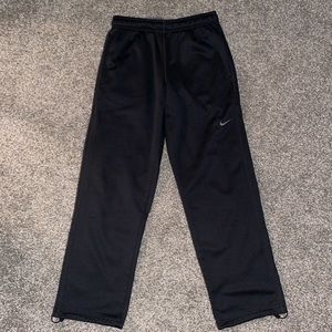 Nike Therma Fit Fleece Open Hem Pants. Size Medium. Color Black.